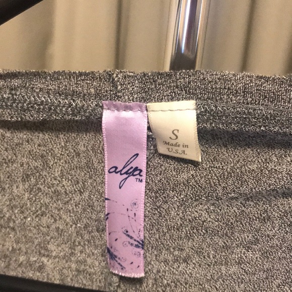 Francesca’s Soft Grey Cold Shoulder Long Sleeve - Picture 3 of 3